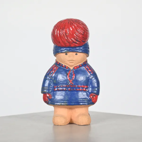 Lisa Larsson, figurin, "Nils", ur serien "Världens barn", stengods, Gustavsberg.