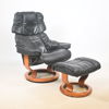 Fåtölj med fotpall, "Stressless", Ekornes, svart skinn, 2000-tal.
