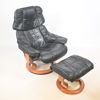 Fåtölj med fotpall, "Stressless", Ekornes, svart skinn, 2000-tal.