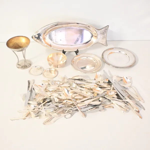 Parti metallföremål, nysilver, 1900-tal.