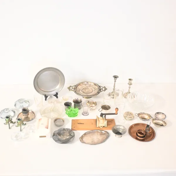 Parti diverse, glas, metall och keramik, 1900-tal.