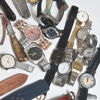 Parti armbandsur och fickknivar.