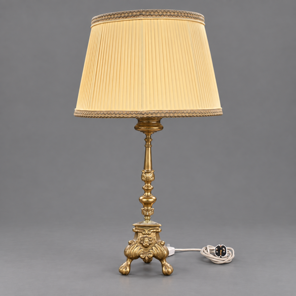 Bordslampa, mässing, barockstil, 1900-talets första hälft.
