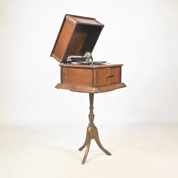Grammofon med bord, Polyphon, 1900-talets första hälft.