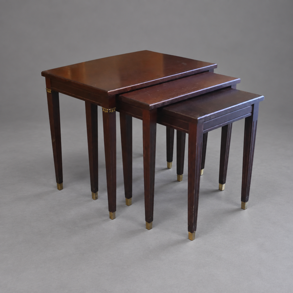 Satsbord, 3 delar, gustaviansk stil, 1900-tal.
