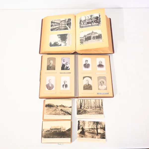 Parti vykort och fotoalbum, 1900-tal.