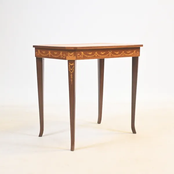Bord med speldosa, intarsia, 1900-talets andra hälft.