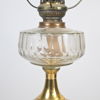 Bordsfotogenlampa, glas och mässing, tidigt 1900-tal.