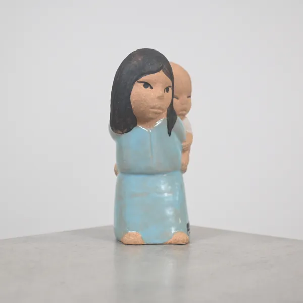 Lisa Larsson, figurin "Öst" ur serien "Alla världens barn", stengods, Gustavsberg.