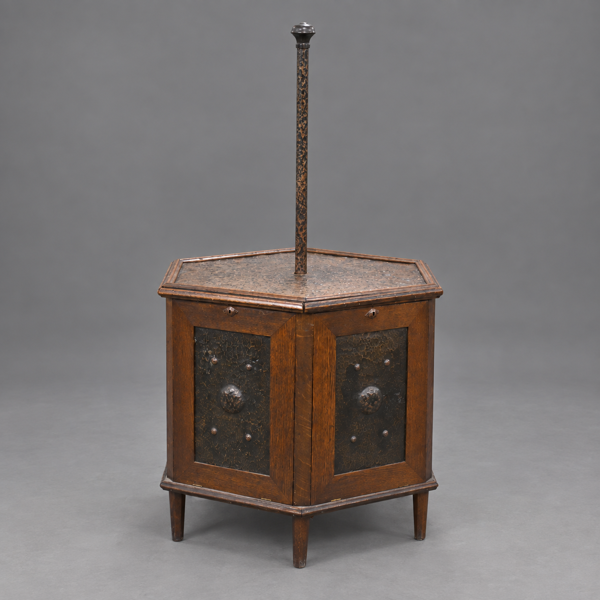 Rökbord med förvaring, 1900-talets första hälft.