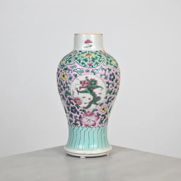 Vas, famille-rose, porslin, 1800-tal.