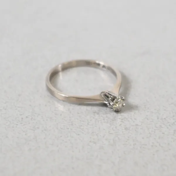 Enstensring, 18k vitguld med diamant, Markströms Guldsmeds AB, 1988.