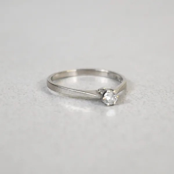 Enstensring, 18k vitguld samt diamant, 1964.