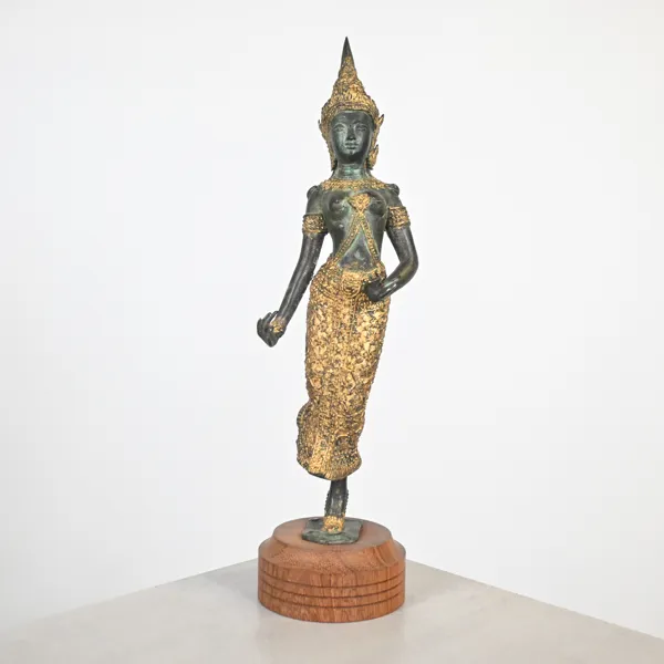 Skulptur föreställande dansös, brons, 1900-tal.