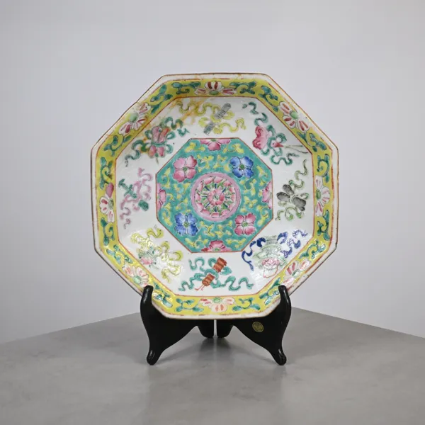 Skålfat, porslin, Kina, Qingdynastin, 1800-tal.