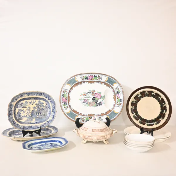 Porslin och flintgods, ett parti, 18/1900-tal.