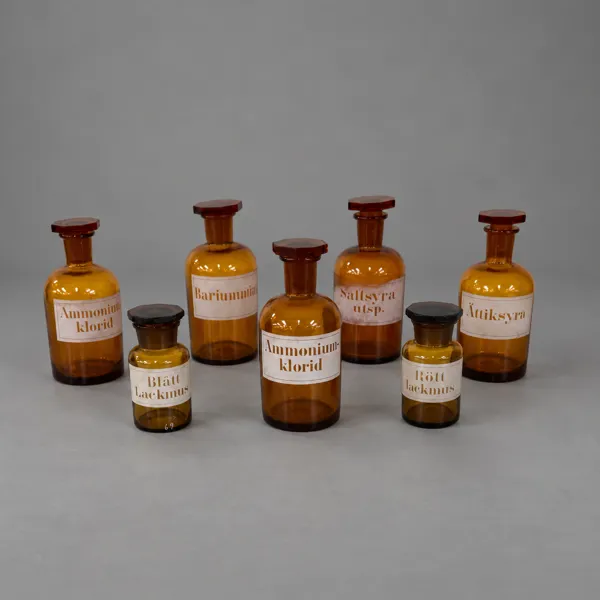 Apoteksflaskor, 7 st, brunt glas, 1900-tal.