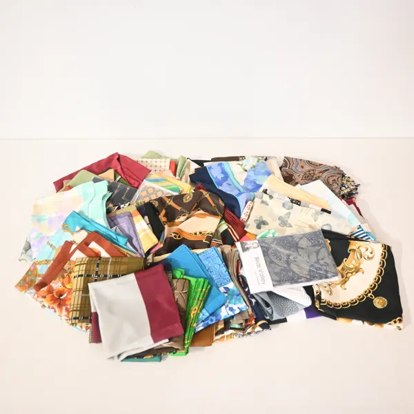 Scarves, ett parti, textil.