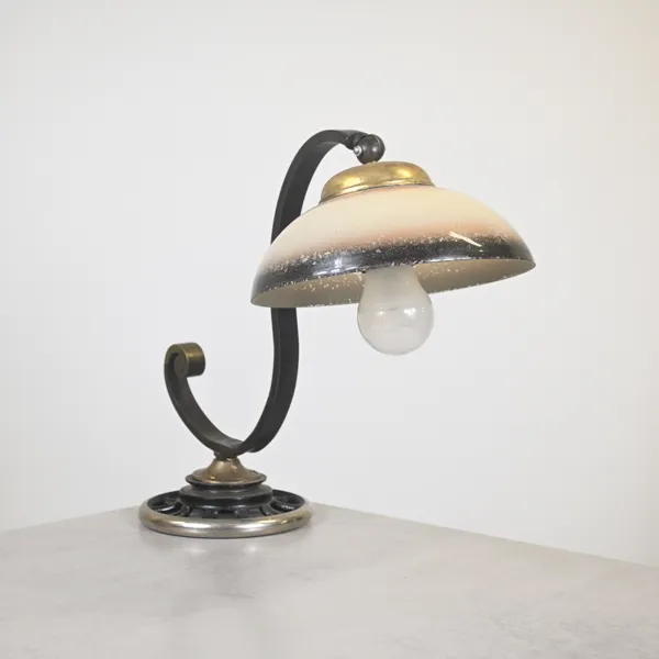 Bords- / vägglampa, 1900-talets första hälft.