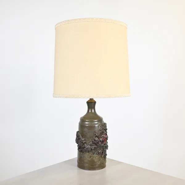 Bordslampa, lava och keramik, Island, 1900-talets andra hälft.