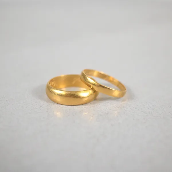 Ringar, 2st, 23k guld, 18/1900-tal.