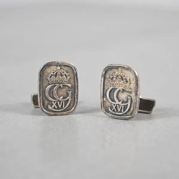Manschettknappar, ett par, silver, Carl XVI:s monogram, 1980. 