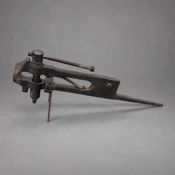 Smidesskruvstäd, gjutjärn, 1900-talets första hälft.