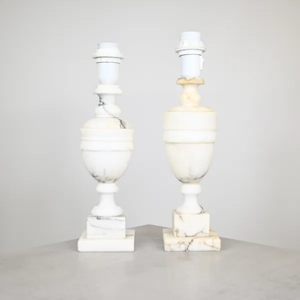 Bordslampor, 2st, alabaster, 1900-talets andra hälft.