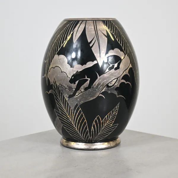 Vas, glas med silverinläggningar, Claës Hultberg AB, Stockholm, 1900-talets första hälft.