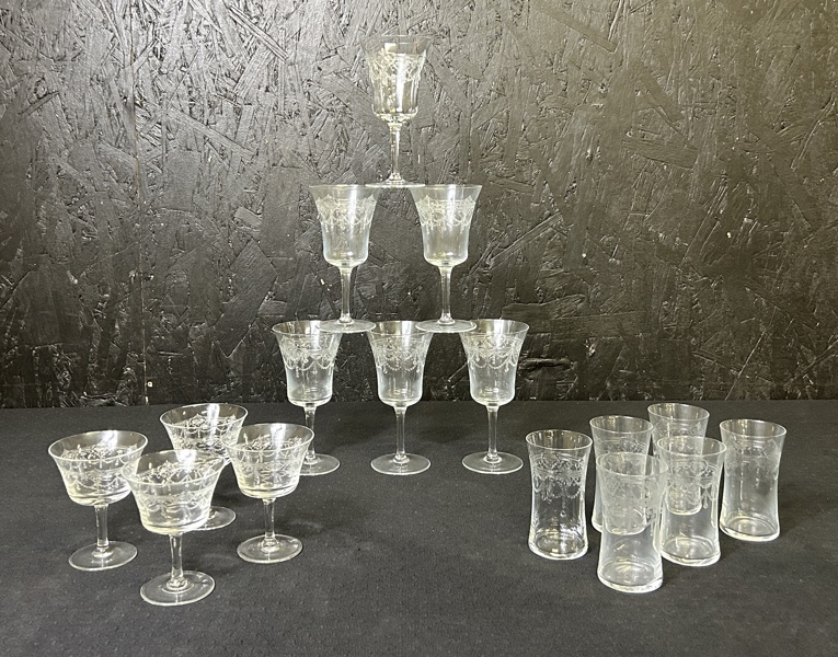 Glasservisdelar 1930/40- tal 6 st vinglas, 6 st selterglas, 4 st likörglas 