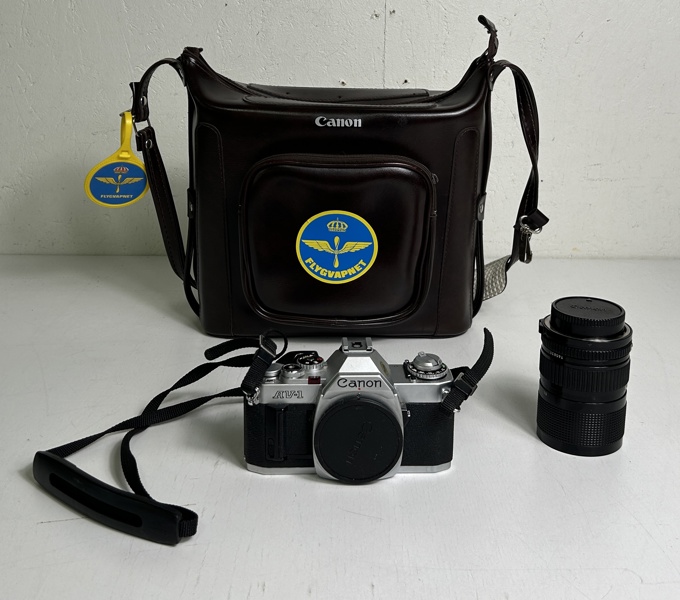Canon Kamera AV-1, objektiv och väska 