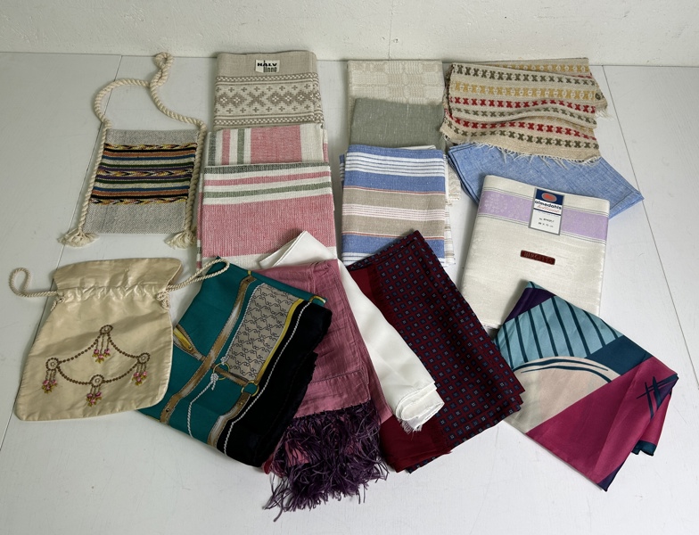 Dukar, Scarfs m.m. 
