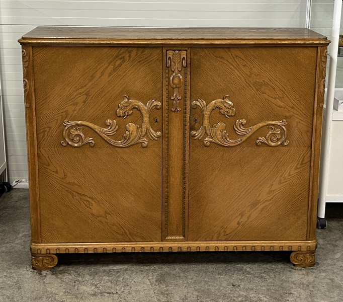 Dragon cabinet/ drakskåp, 1920/30 tal