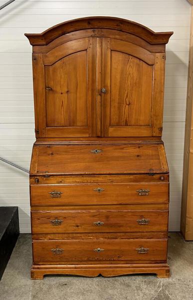 2-delat Skrivskåp, daterat 1822