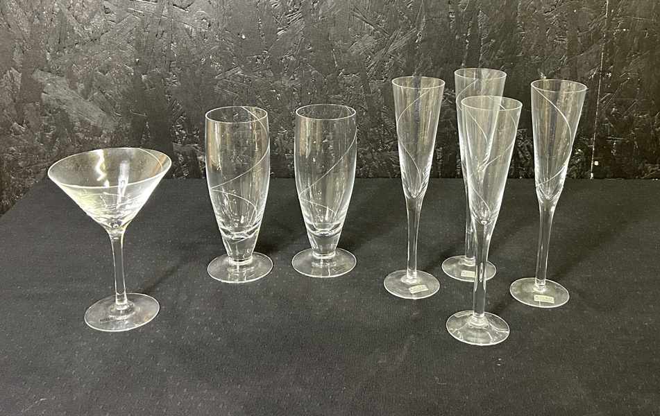 Anna Ehrner, "Line" ölglas 2 st, champagneglas 4 st och cocktailglas 1st, Kosta Boda