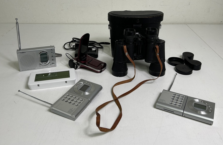 Kikare, radioapparater och filmkamera