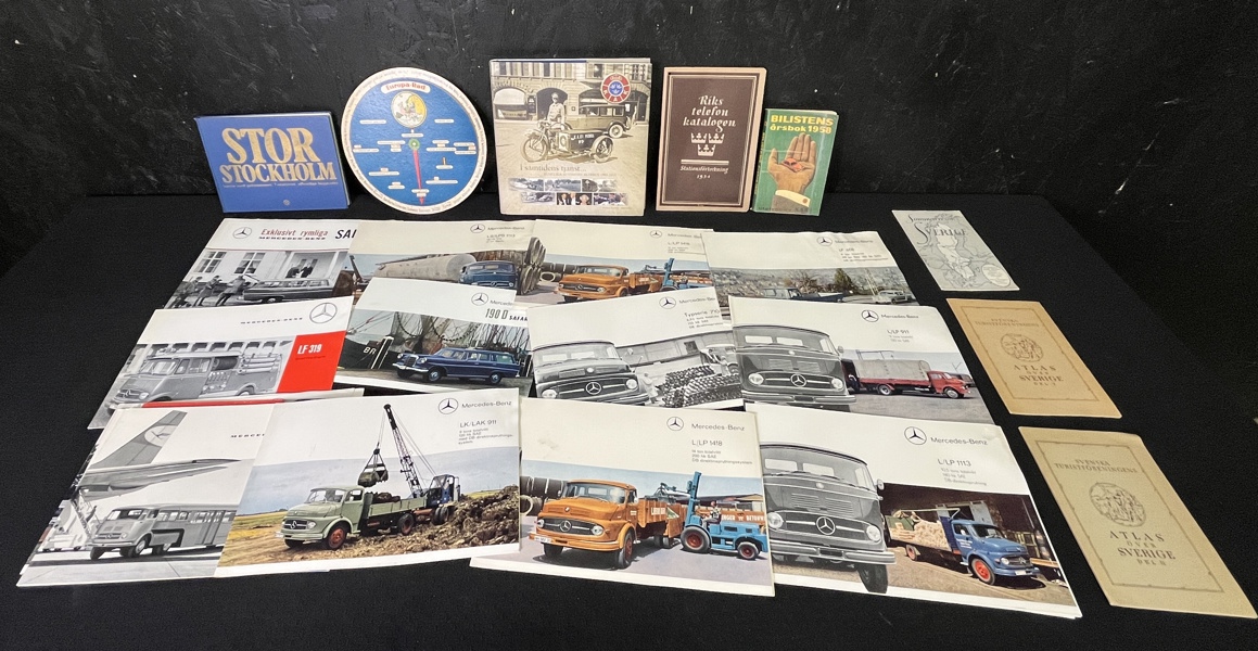 Kartor, broschyrer, Mercedes Benz, rikstelefonkatalog 1954 över taxistationer m.m.