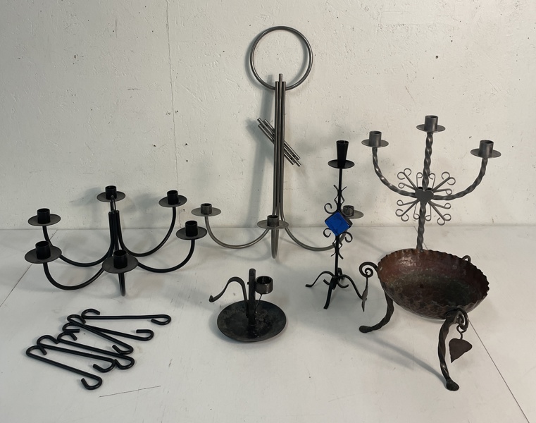 Takljuskrona, väggljusstake, bordsljusstakar bl a i smide