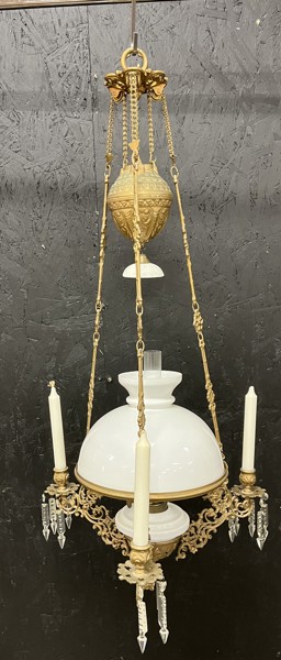 Takfotogenlampa 1800 tal, några prismor saknas