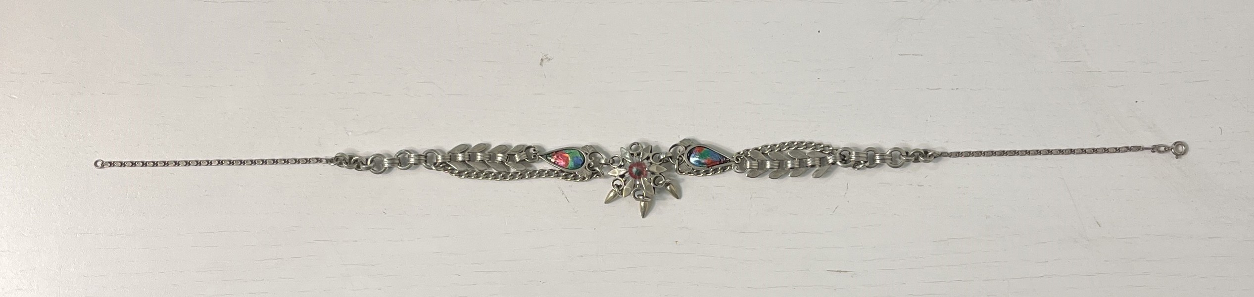 Silverhalsband med emaljarbete