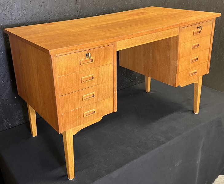 Skrivbord i teak