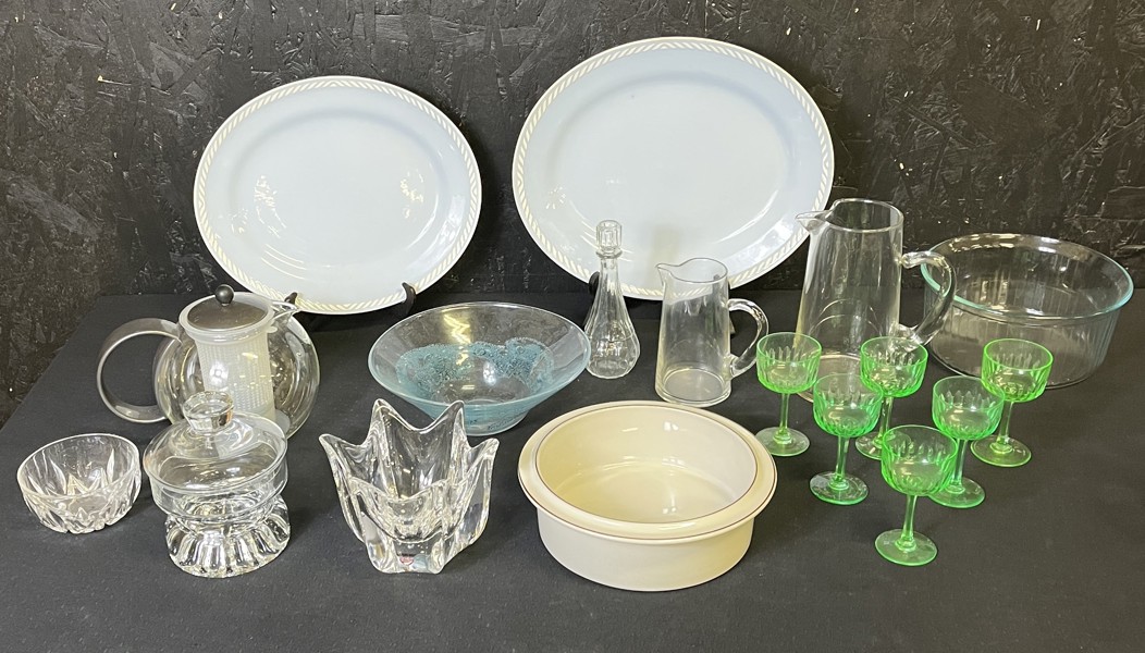 Låda diverse glas och porslin