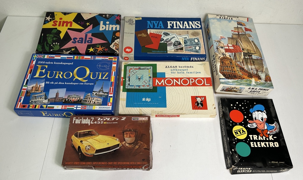 Spel och modellbåt