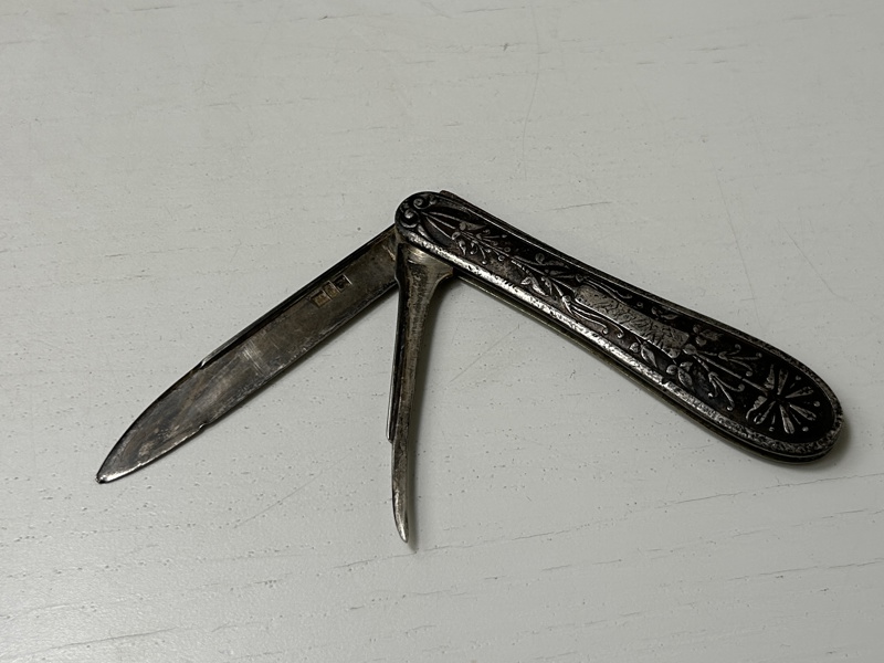 Äldre fällkniv