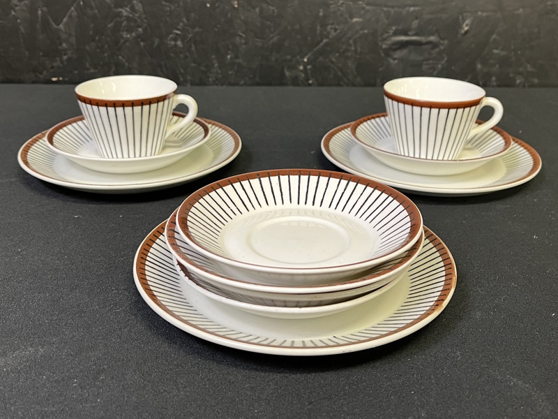 Stig Lindberg Spisa Ribb, 2 st kaffekoppar, 6 st fat och 3 assietter