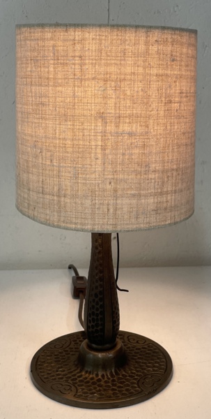 Bordslampa metall fot 1900-talets Första Hälft