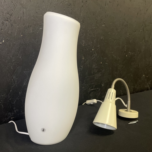 Bords och vägglampa 