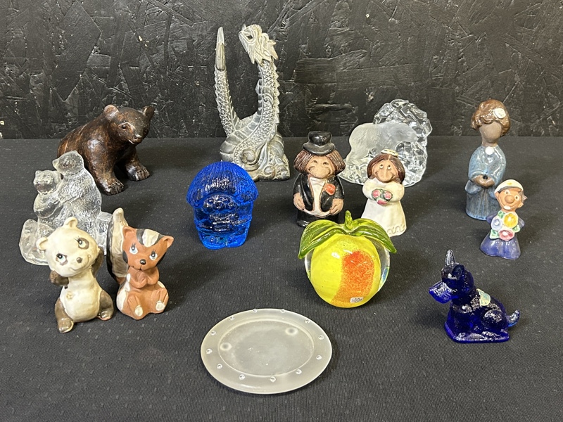 Figuriner i glas, porslin, sten och keramik 