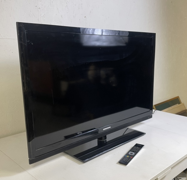 Tv Grundig 40 tum, fjärrkontroll medföljer 