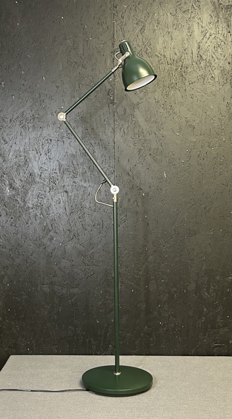 Golvlampa ställbar i metall